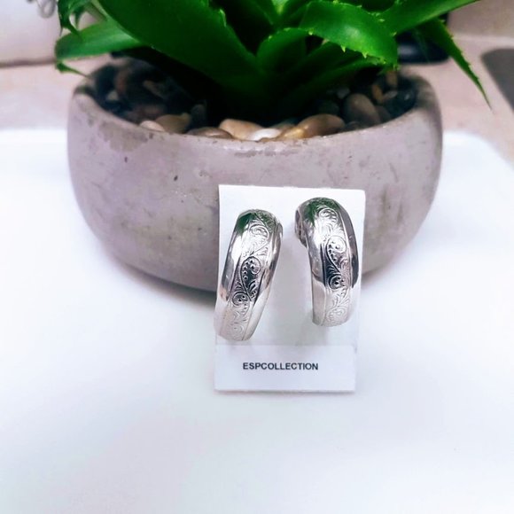 #J27  Mini Hoop Earrings - Picture 7 of 8